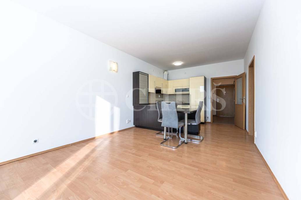 Pronájem bytu 2+kk se dvěma balkony, garážovým stáním a sklepem, OV, 66m2, ul. Wiesenthalova 1034/6, Praha 5 - Řeporyje