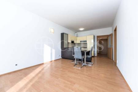 Pronájem bytu 2+kk se dvěma balkony, garážovým stáním a sklepem, OV, 66m2, ul. Wiesenthalova 1034/6, Praha 5 - Řeporyje