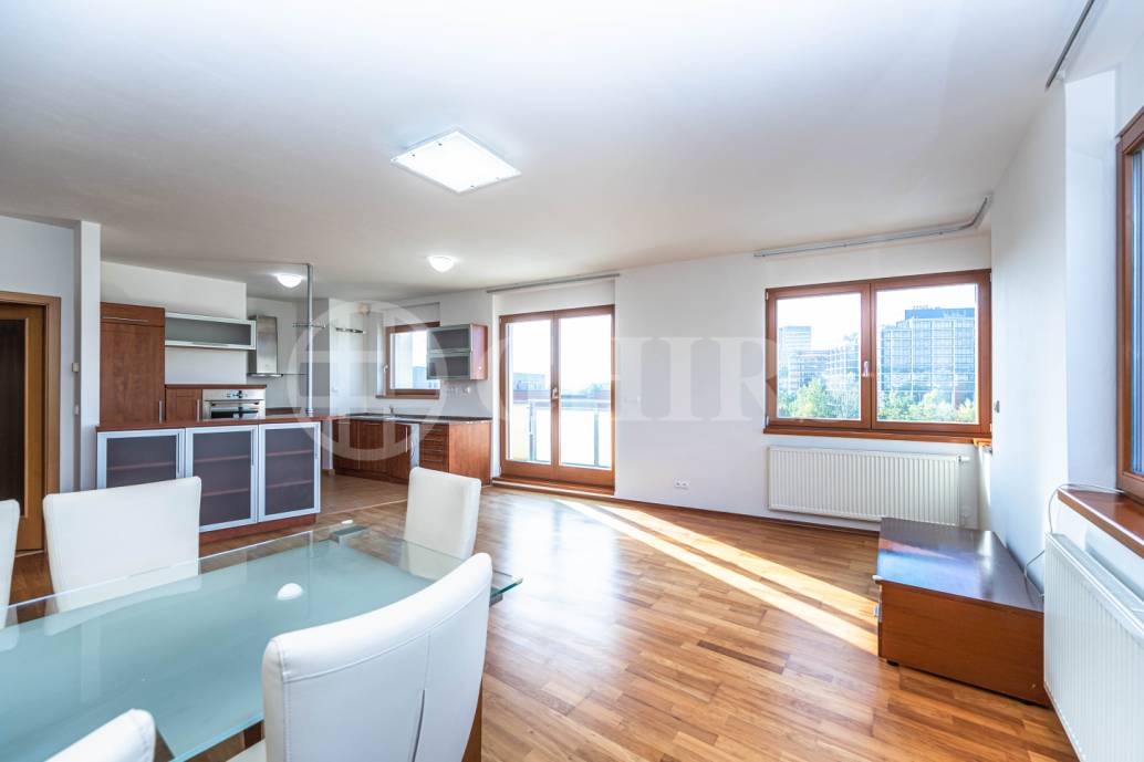 Pronájem bytu 3+kk se dvěma balkony, sklepem a garážovým stáním, OV, 94m2, ul. Schwarzenberská 708/2, Praha 5 - Jinonice