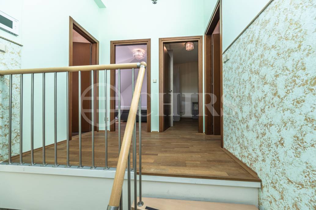 Pronájem rodinného domu 5+kk se zahradou, garáží a balkonem, ul. Mezi Lány 756/7b, Praha 5 - Jinonice