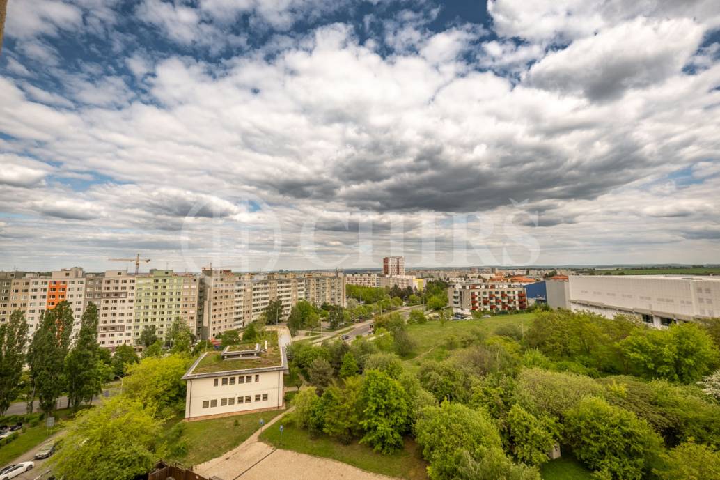 Prodej bytu 2+kk se sklepem, DV, 43 m2, ul. Bellušova 1818/35, Praha 13 - Stodůlky