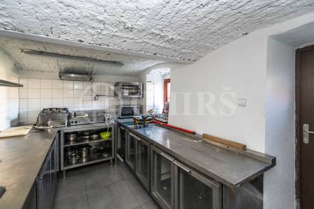 Pronájm multifunkčního  prostoru, OV, 210 m2,ul. Husovo náměstí 10, Hostivice, Středočeský kraj 