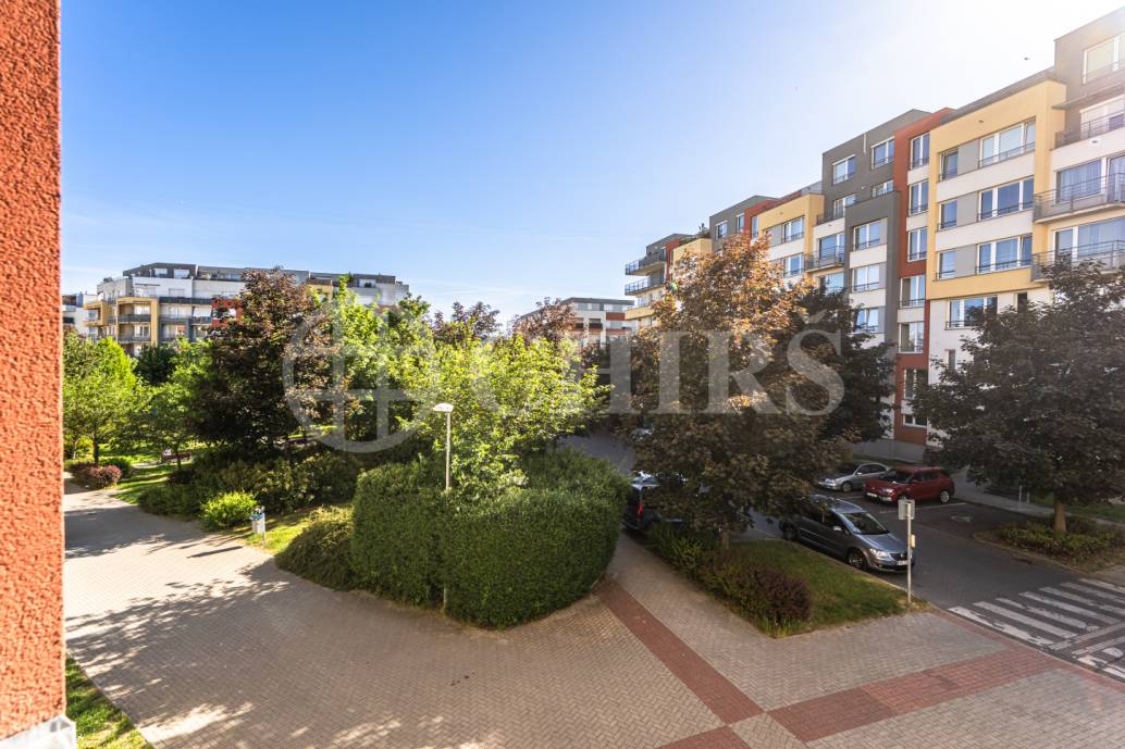Pronájem bytu 1+kk, 38 m² + lodžie 9 m², garážové stání a sklep, ul. Mišovická 492/1a, Praha 5 – Zličín