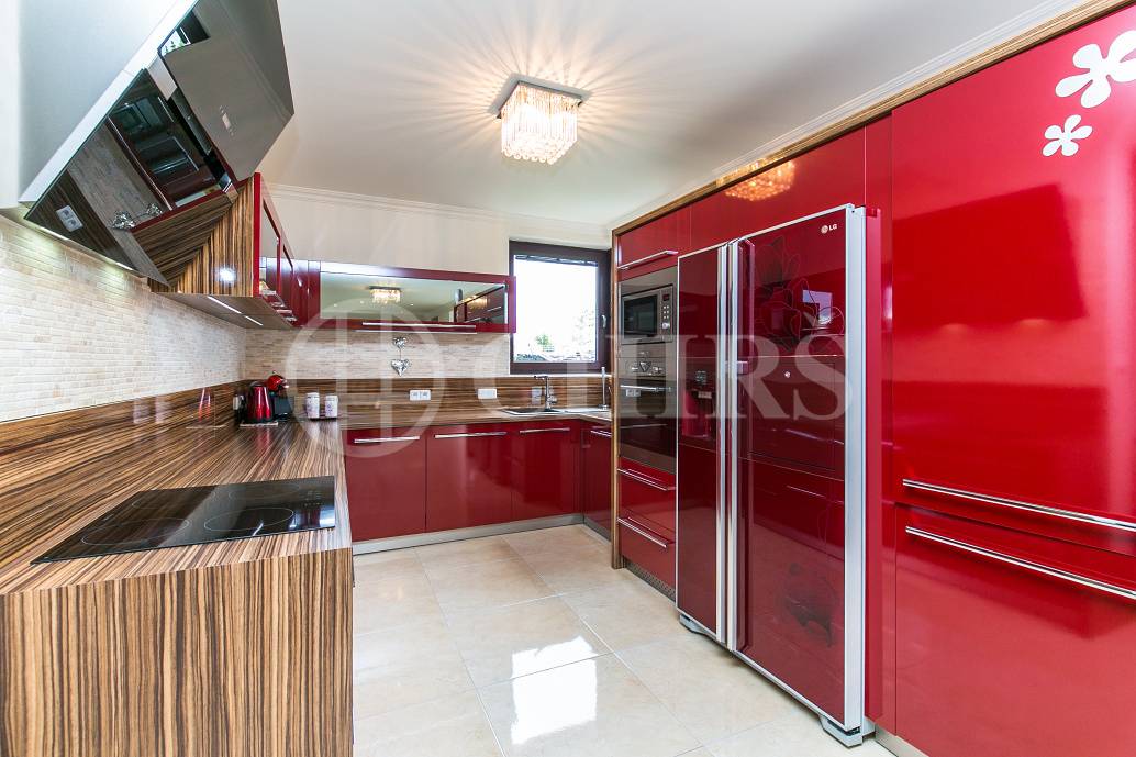 Prodej rodinného domu 6+kk/2xGS, OV, 250m2, ul. V Alejíčkách 346,  Zbuzany