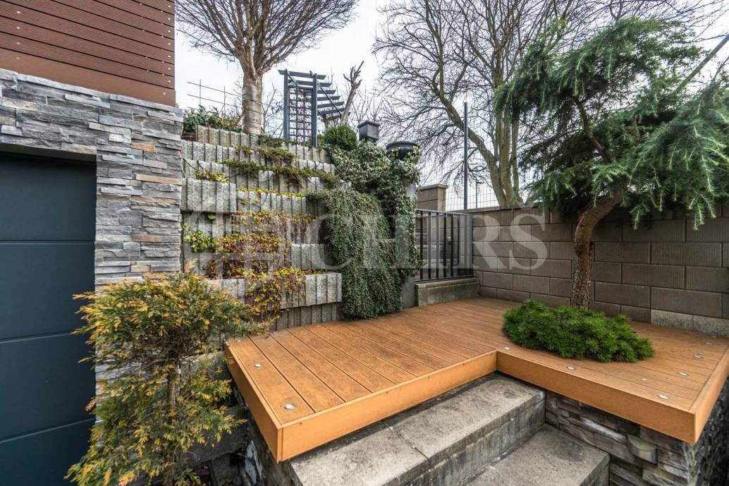 Prodej rodinného domu 5+kk s terasou, dvěma garážemi a zahradou, ul. K Rozvodně 1094/26, Praha 5 - Slivenec