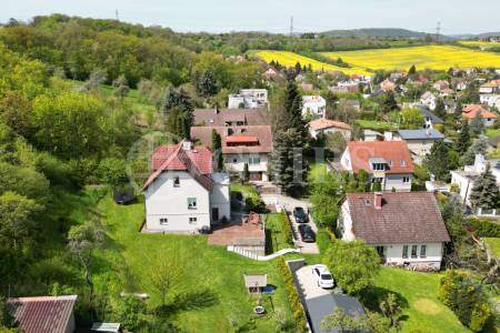 Prodej rodinného domu 6+1 + příslušenství, OV, pozemek 1407m2, ul. Husova 495, Řevnice, Praha - Západ