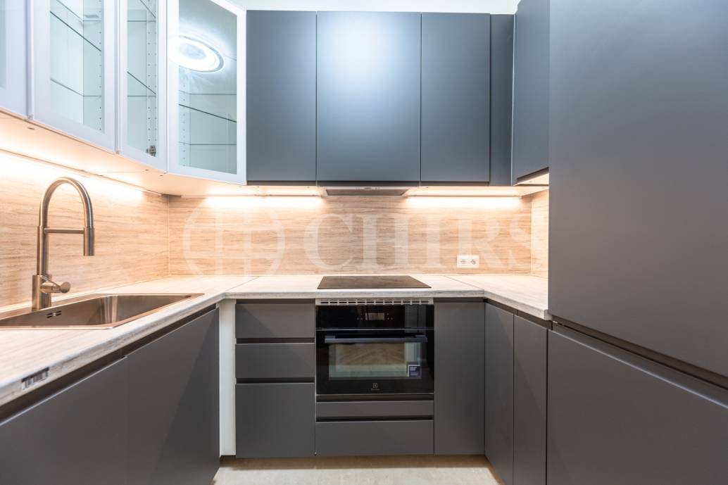 Pronájem  bytu 2+kk s balkonem, 53m2, ul. Mostecká, Praha 1- Malá Strana