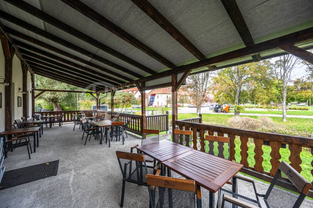 Pronájem restaurace, OV, 140m2, ul. Husovo nám., Hostivice