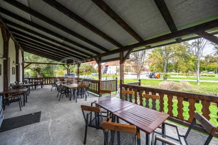 Pronájem restaurace, OV, 140m2, ul. Husovo nám., Hostivice