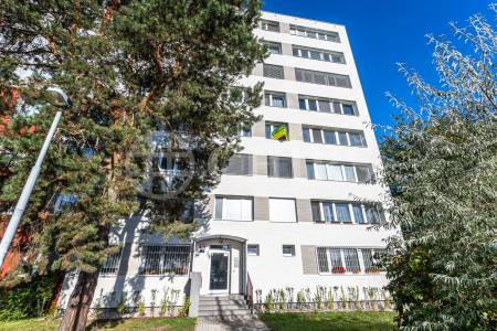 Pronájem bytu 2+kk, 39m², ul. Zálesí 1073/7, Praha 4 – Braník