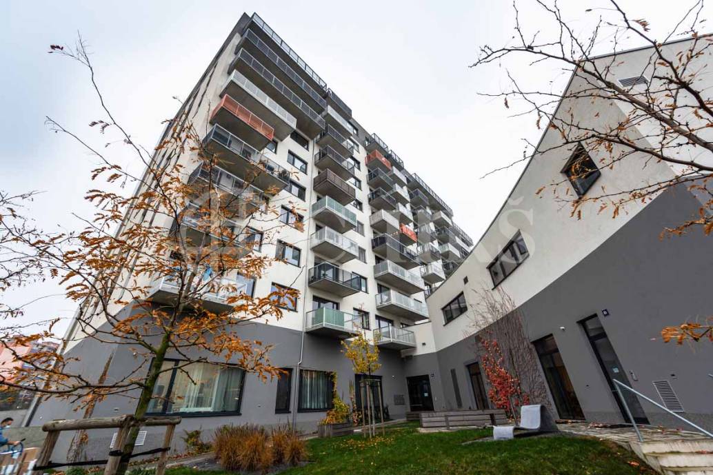 Pronájem bytu 1+kk s balkonem, OV, 28m2, ul. Holýšovská 2923/4, Praha 5 - Stodůlky