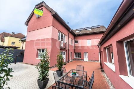 Prodej vícegeneračního rodinného domu s garáží, OV, U Cikánky 370/20, Stodůlky-Praha 5