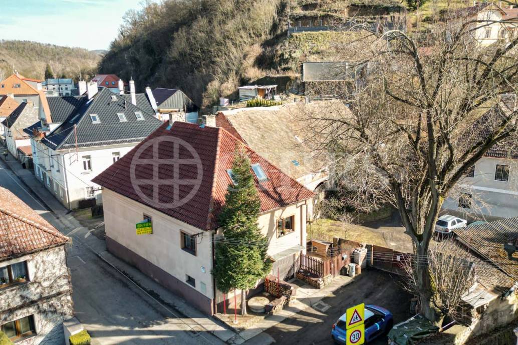 Prodej rodinného domu 6+kk s garáží a klubovnou, ul. Stradonická 28, obec Nižbor, okres Beroun