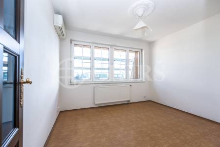 Prodej bytu 3+1 s  terasou, OV, 75 m², ul. Voskovcova 1075/61,  Praha 5 – Barrandov
