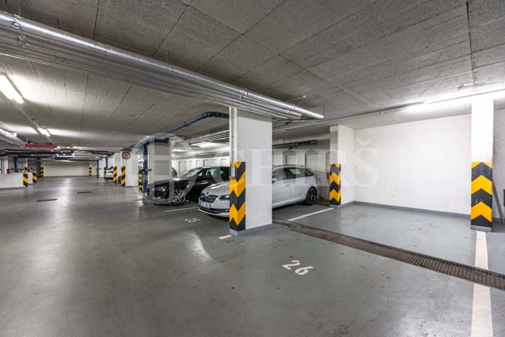 Prodej bytu 2+kk s balkonem, sklepem a garážovým stáním, OV, 68m2, ul Kakosova 1190/6, Praha 13 - Řeporyje