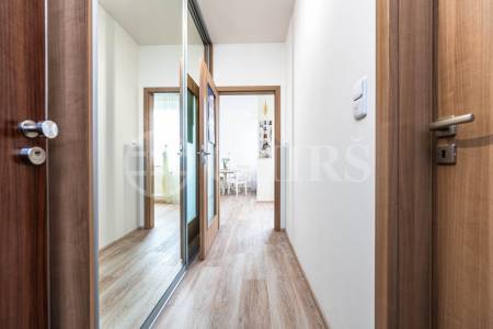 Prodej bytu 2+kk se dvěma balkony a garážovým stáním, OV, 74m2, Svitákova 2790/3, Praha 5 - Stodůlky