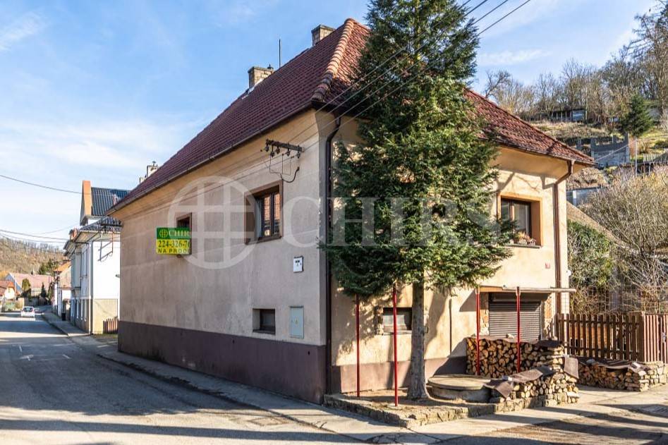 Prodej rodinného domu 6+kk s garáží a klubovnou, ul. Stradonická 28, obec Nižbor, okres Beroun