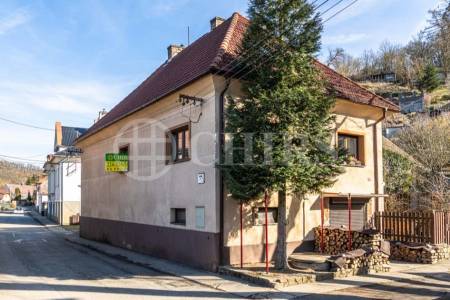Prodej rodinného domu 6+kk s garáží a klubovnou, ul. Stradonická 28, obec Nižbor, okres Beroun