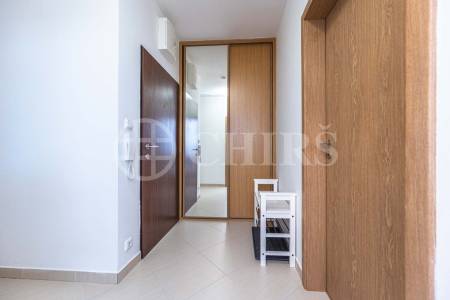 Prodej bytu 2+kk s lodžií a garážovým stáním, OV, 58m², ul. Svitákova 2818/9, Praha 5 - Stodůlky