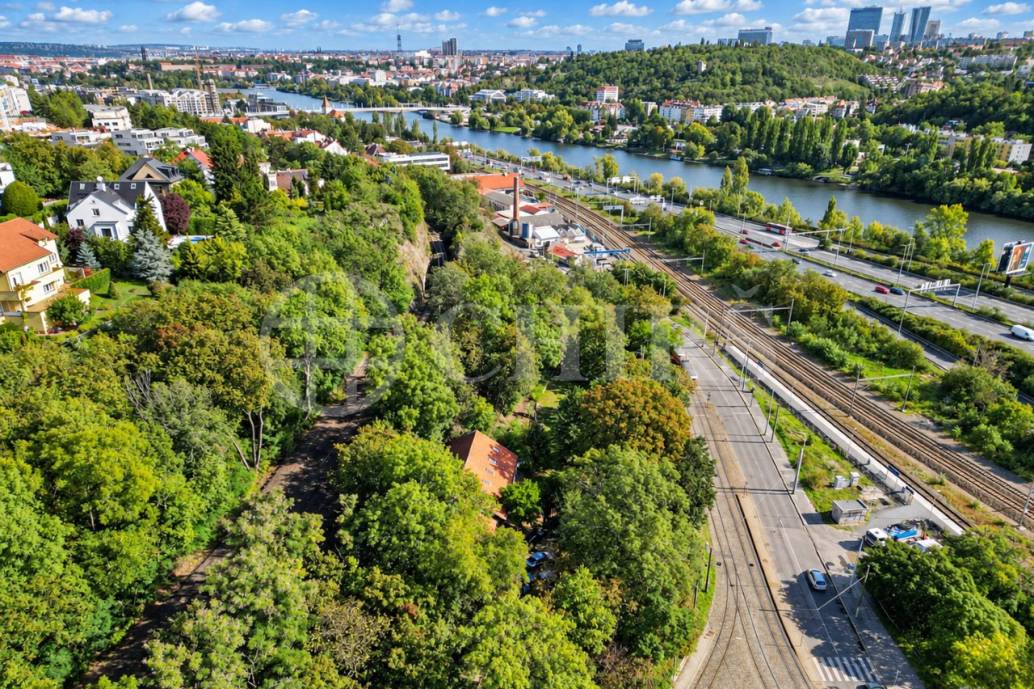 Prodej stavebního pozemku, 1168 m2, ul. Nad Konečnou, Praha 5 - Hlubočepy