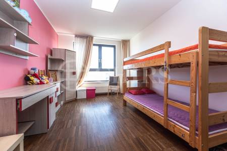 Pronájem bytu 3+kk s lodžií, OV, 90m2, ul. Jeremiášova 2722/2b, Praha 5 - Stodůlky