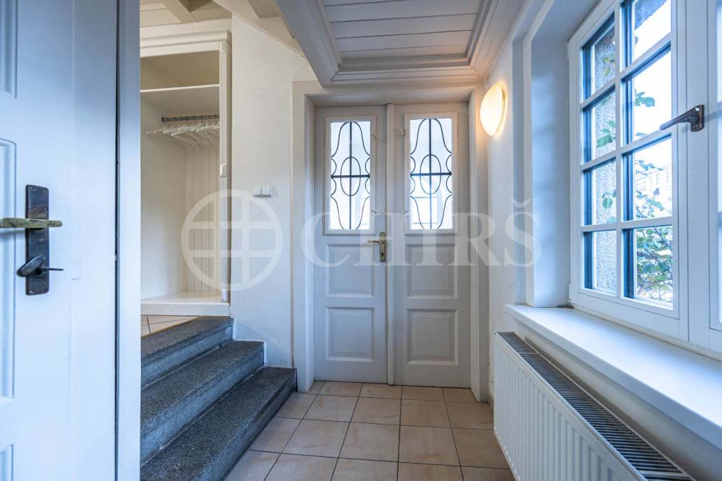 Pronájem RD 5+1 se zahradou, OV, ul. Na Ořechovce 201/20, Praha 6 - Střešovice