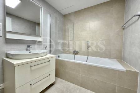 Pronájem bytu 2+kk, balkón, garážové stání, sklepy, OV, 61m2, ul. U Borského parku, Plzeň