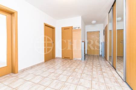 Pronájem bytu 3+kk s terasou a garážovým stáním, OV, 87m2, ul. Melodická 1380/5, Praha 13 - Hůrka