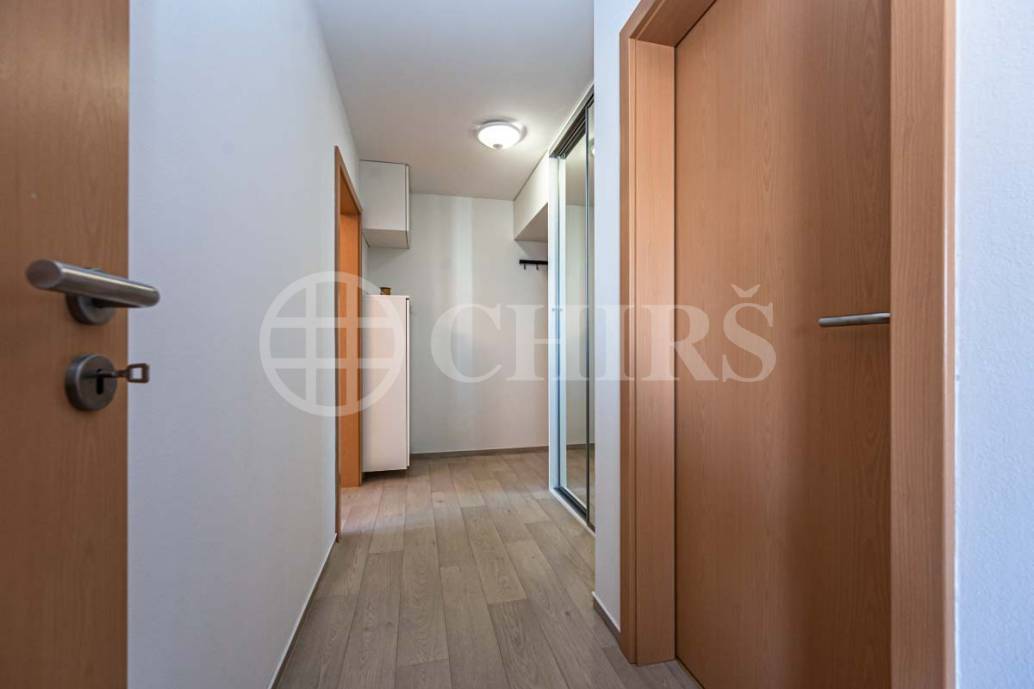 Pronájem bytu 2+kk s balkonem, OV, 45m2, ul. Žitná 1871, Hostivice, okr. Praha-západ
