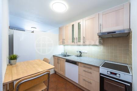 Pronájem bytu 1+1 s lodžií, OV, 52,7 m2, ul. Na Chobotě 1344/4, Praha 6 - Řepy 