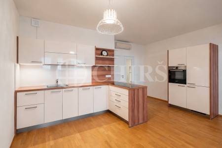 Pronájem bytu 4+kk s lodžií, OV, 152m2, ul. Švédská 1010/15, Praha 5 - Smíchov