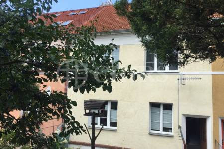 Pronájem bytu 2+1, 74 m2 s GS a zahradou, ul. 8. listopadu, Praha 6 - Břevnov