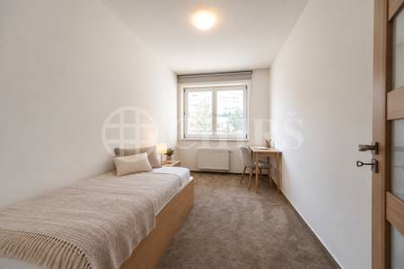 Prodej bytu 4+kk s terasou a uzamykatelnými garážemi, OV, 180m2, ul. Klausova 2559/11, Praha 5 - Stodůlky