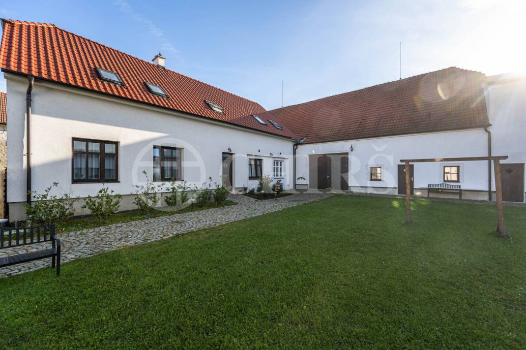 Pronájm multifunkčního  prostoru, OV, 210 m2,ul. Husovo náměstí 10, Hostivice, Středočeský kraj 