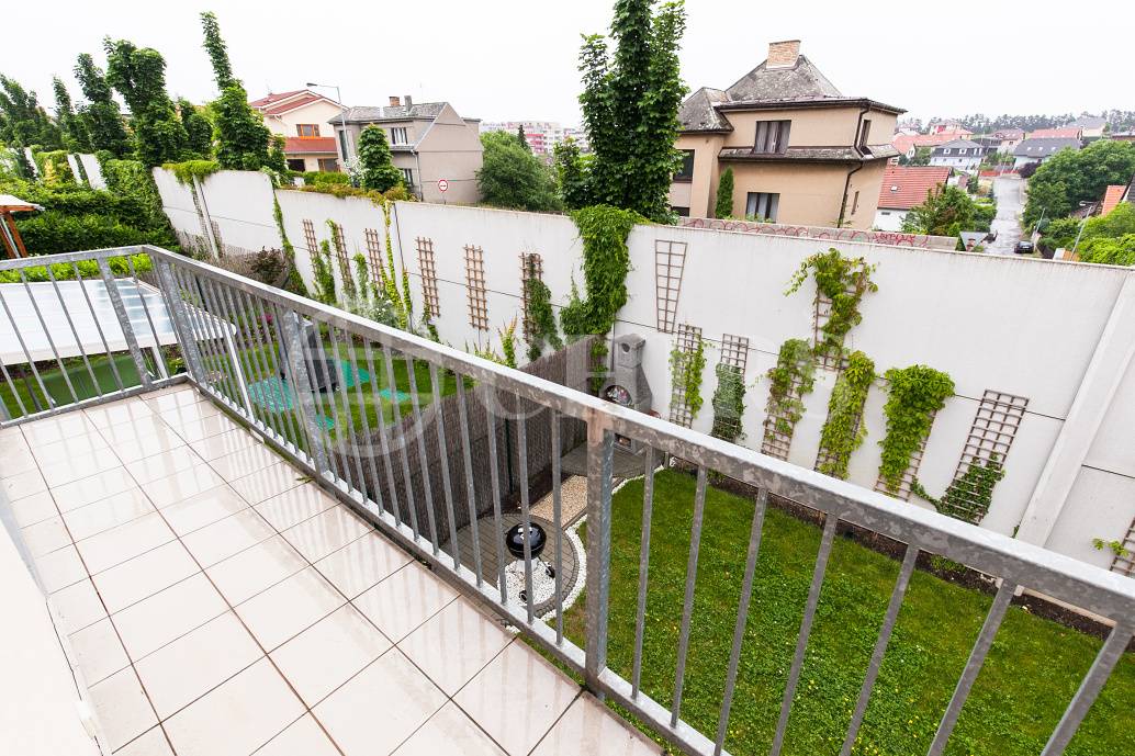 Prodej řadového rodinného domu 4+kk/B/G/Z, OV, ul. Dělená 981/30, Praha 5 - Řeporyje 