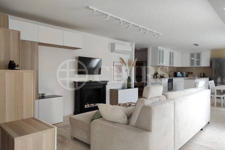 Pronájem mezonetového bytu 3+kk, 116 m², OV, Vršovická 808/30, Praha 10 – Vršovice.