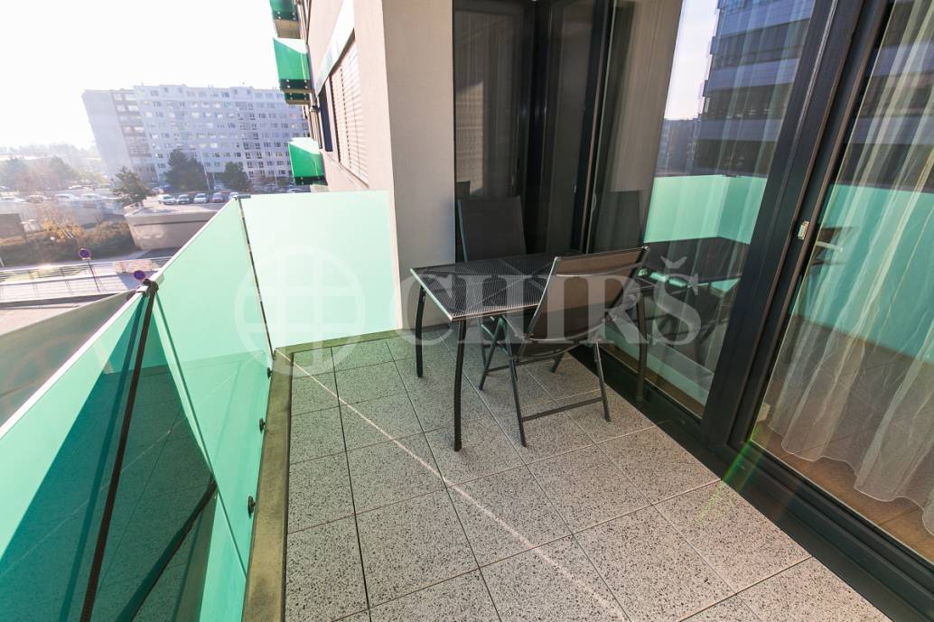 Pronájem bytu 3+kk s balkonem, OV, 78m2, ul. Na Zlatě 2835/3, Praha - Nové Butovice
