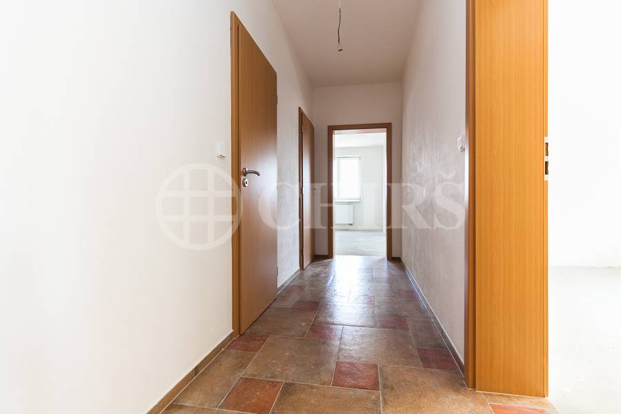Prodej bytu 3+kk/předzahrádka, OV, 75m2, Králův Dvůr - Levín