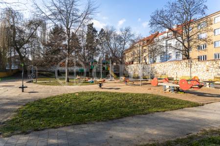 Prodej bytu 1+1 se sklepem, OV, 53 m², ul. Zavadilova 96/14, Praha 6 – Dejvice.