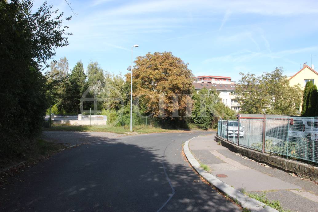 Pronájem 20 garáží, OV, 360m2, ul. Urbanova, Praha 5 - Košíře