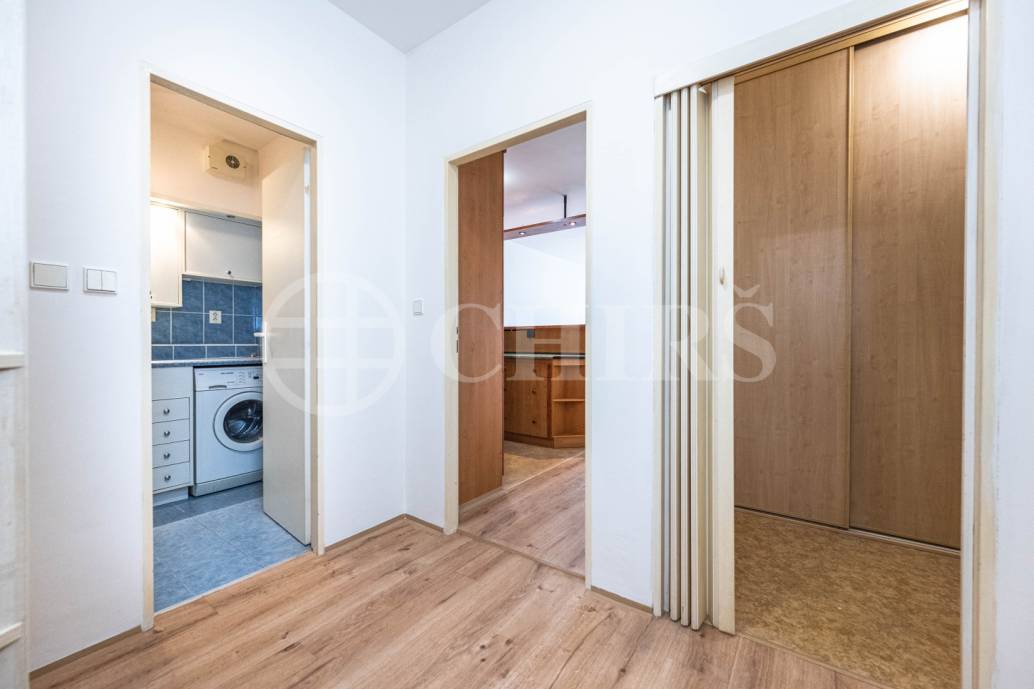 Prodej bytu 2+kk s balkonem, OV, 68m2, ul. Trnkovo náměstí 1112/1, Praha 5 - Hlubočepy