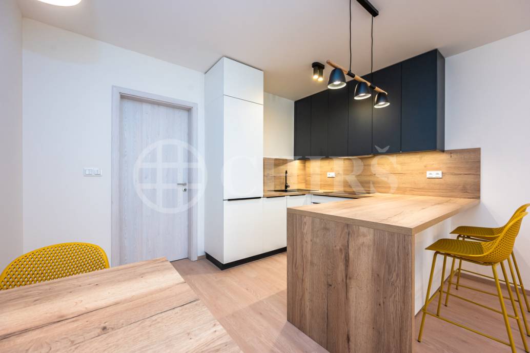 Pronájem bytu 1+kk/T + garážové stání, OV, 37m2 + 8m2 terasa, ul. Ocelářská 2625/17, P-9 Libeň Pronájem bytu 1+kk/T + garážové stání, OV, 37m2 + 8m2 terasa, ul. Ocelářská 2625/17, P-9 Libeň