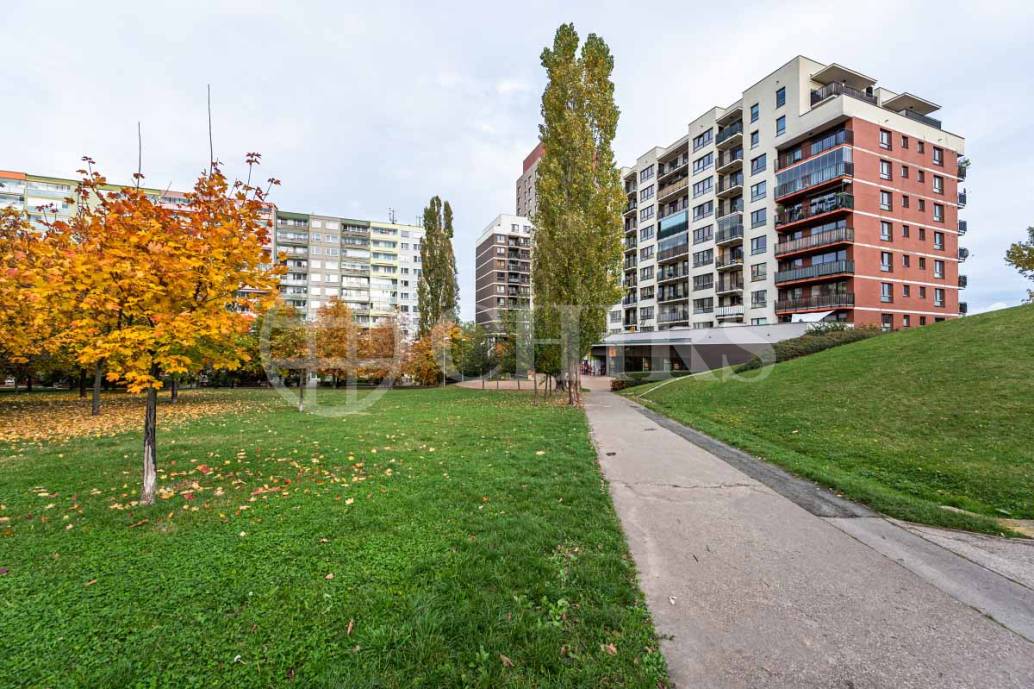 Prodej bytu 4+kk s balkonem a lodžií, OV, 109m2, ul. Jeremiášova 2722/2b, Praha 5 - Stodůlky