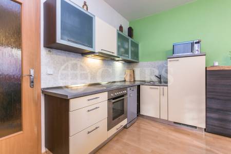 Prodej bytu 1+kk s balkonem, OV, 44m2, ul. Kudrnova 234/6, Praha 5 - Motol