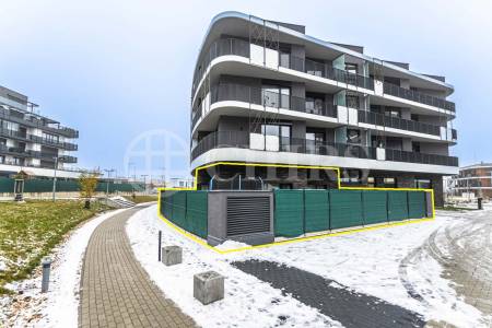 Pronájem bytu 3+kk, 77m² s předzahrádkou, sklepem a garážovým stáním, OV, ul. Bělohlávkova 3158/6, Praha 5 - Stodůlky