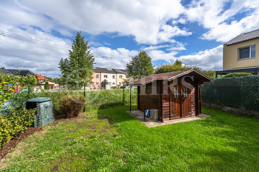Pronájem řadového domu 4+kk, OV, 100 m2, zahrada 239 m2, Drahelčice, Praha - západ