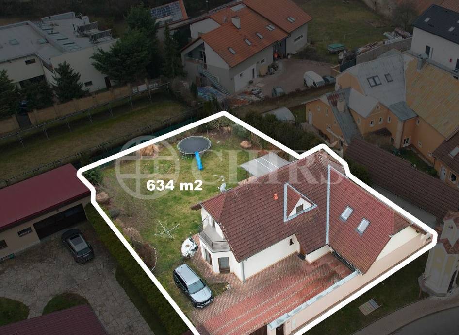 Prodej domu 4+1, OV, 208 m2, ul. Hostivická 137/19, Praha 5 - Sobín
