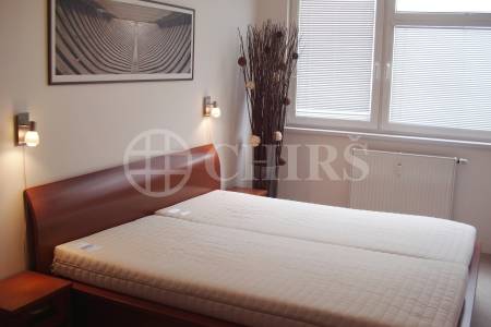 Pronájem bytu 3+kk s terasou a 2x garážovým stáním, OV, 72m2, ul. Voskovcova 1130/28, Praha 5 - Hlubočepy