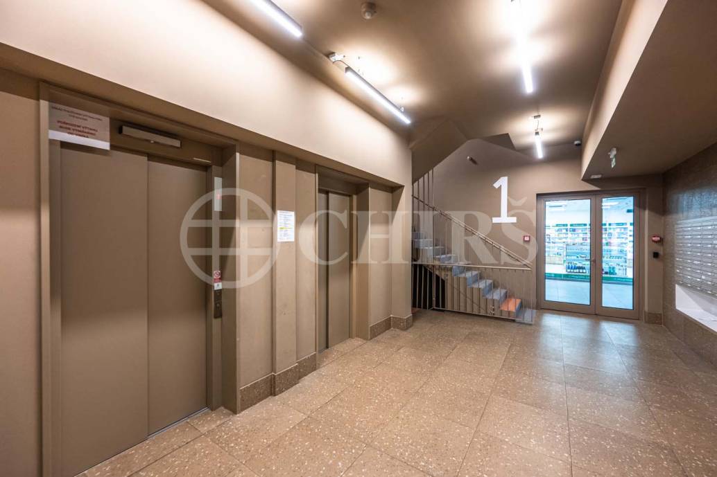 Pronájem bytu 1+kk s balkonem, OV, 42m2, ul. V Háji 1633/12, Praha 7 - Holešovice