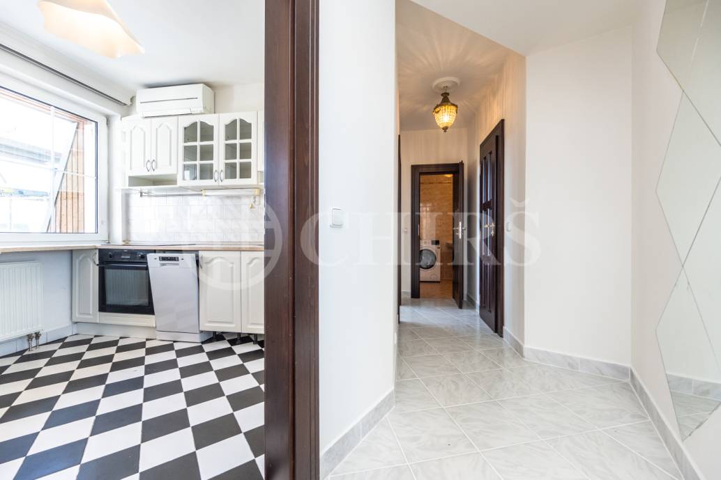 Prodej bytu 3+1 s  terasou, OV, 75 m², ul. Voskovcova 1075/61,  Praha 5 – Barrandov